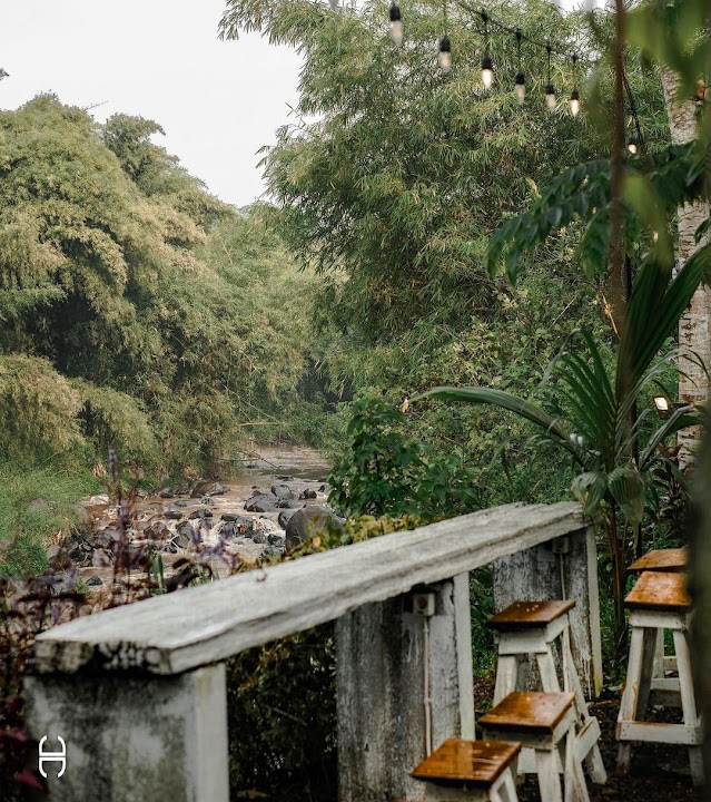 Latar Belakang Warung Lembah Semarang