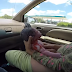 इस महिला ने चलती कार में दिया बच्चे को जन्म 