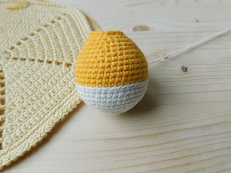 Crochet baby chick body