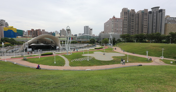 台中南屯|台中文心森林公園|圓滿戶外劇場|12感官遊戲體驗區|寵物活動區