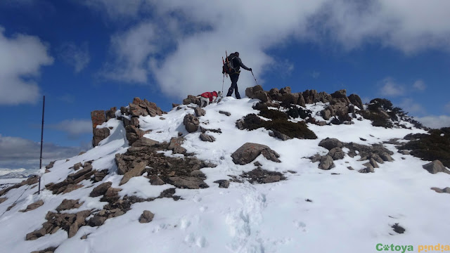 Ruta circular con raquetas a La Peñona, El Tambarón y las Peñas Rubias desde Salientes.