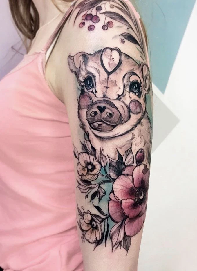 Tatuaje de cerdo en el brazo
