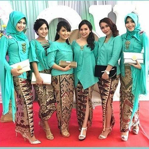 49 Model Kebaya Kutu Baru Berdesain Modern Paling Recomended 2019