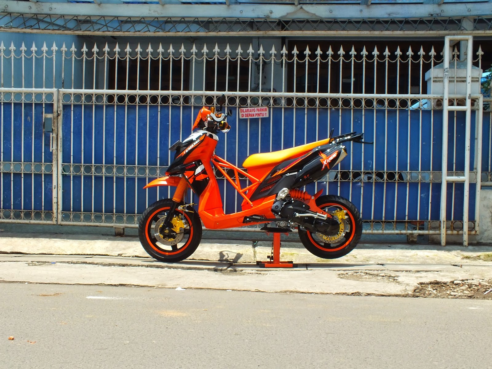 Ngecat MOTOR YAMAHA X RIDE MODIFIKASI SUPERMOTO Pesanan MR