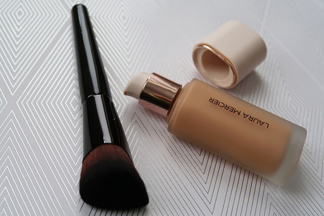 Laura Mercier Real Flawless Weightless Perfecting Foundation, Real Flawless Brush and Ultra-Blur Talc Free Translucent Setting Powder Review, photos, swatches
