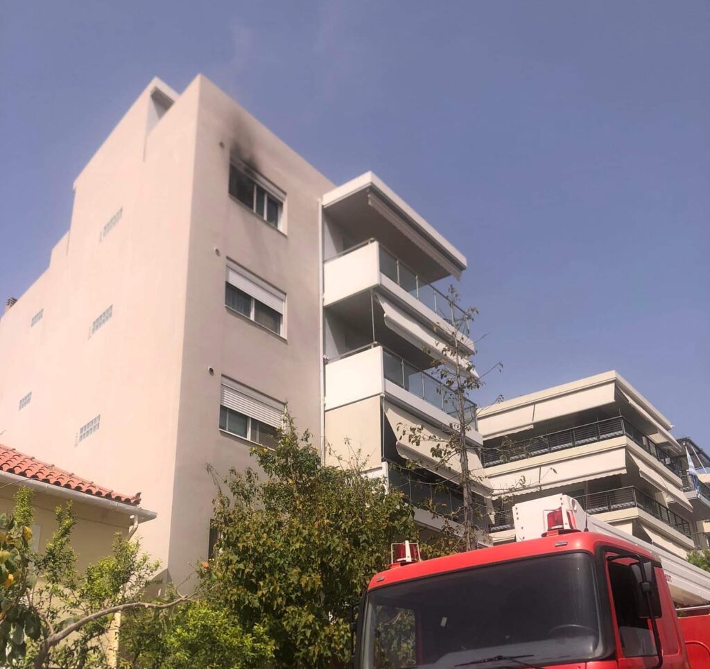 Πυρκαγιά  σε διαμέρισμα πολυκατοικίας – Ηλικιωμένη μεαταφέθηκε στο Νοσοκομείο