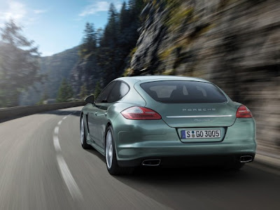 New-Porsche-Panamera-Diesel-2012-Back-View