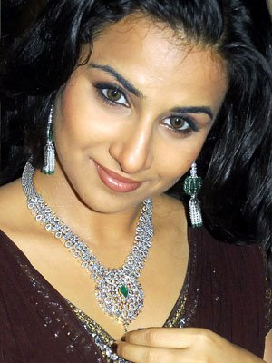 vivacious vidya balan at diamond jewellery launch cute stills