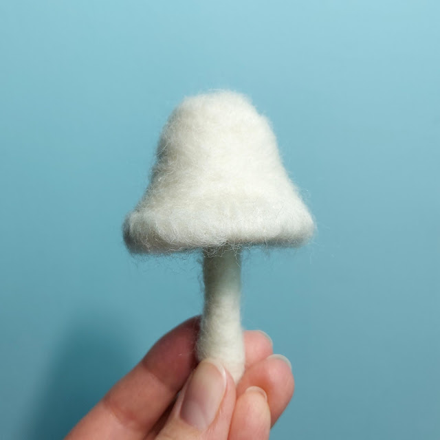 Makebox Velvet Needle-Felted Mushroom Decorations