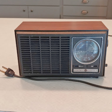 7 Days of Thrift Shop Flips - Day Seven - Upcycled Vintage Radio