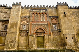 foto da fachada da Mesquita de Córdoba