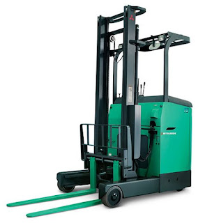 Xe nâng reach truck đứng lái