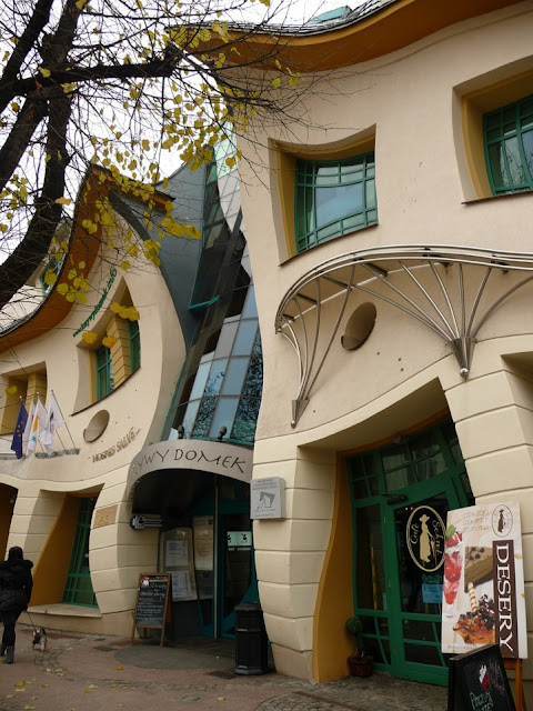  البيت الأعوج مركز للتسوق في سوبوت ببولندا ’’ معمار فوق الخيال ’’