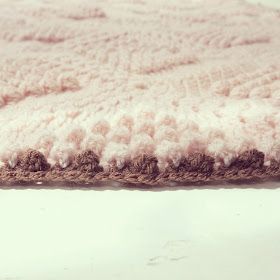 ByHaafner, crochet, bobble stitch, powder pink, crocheted throw, blanket, 