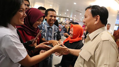 Sampai Di Semarang, Prabowo Di Krumbuni Emak-emak Di Bandara