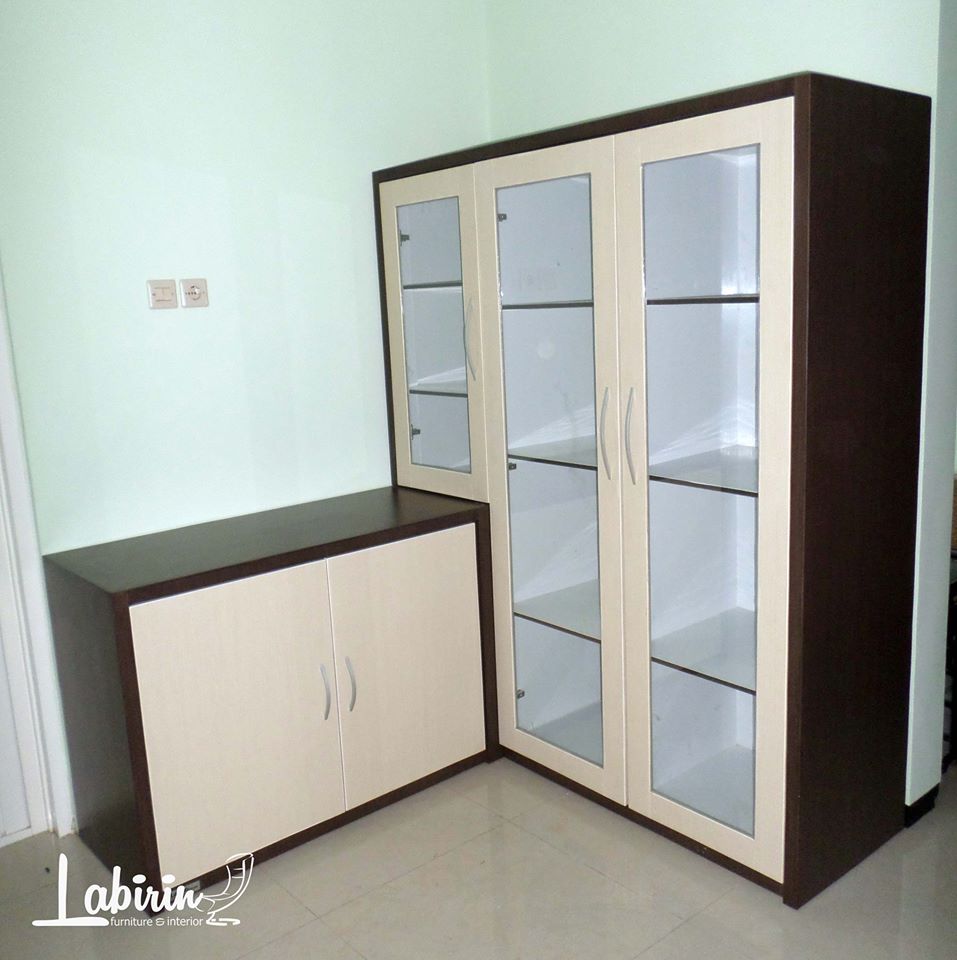  LEMARI  DISPLAY MALANG  BAPAK HERRY SUBROTO Kitchen Set 