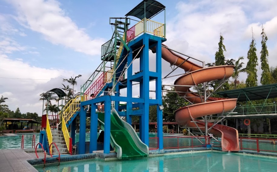 Tirta Taman Sari Swimming Pool, Trirenggo,  Bantul, Yogyakarta 55714