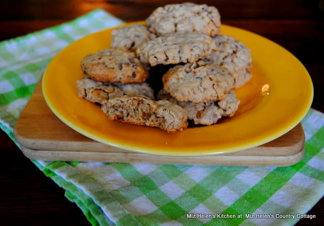 Oatmeal Toffee Crispy Cookies at Miz Helen's Country Cottage