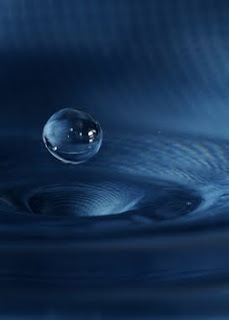 single droplet floating over the vortex