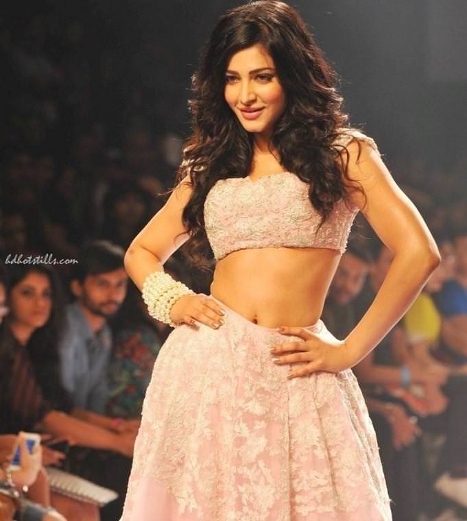 shruti hassan navel