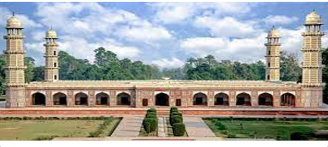 In which famous walled city of Punjab is the tomb of Mughal Emperor Jahangir?