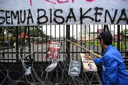 Pemerintah dan DPR 'Ngotot' Sahkan RKHUP Meski Banyak Penolakan, Pengamat: Mau Jadi Negara Komunis?!