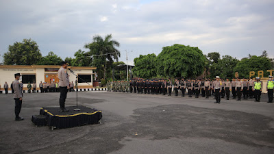 Ratusan Personel Polres Lotim Diturunkan Untuk Jaga Keamanan dan Ketertiban Malam Lebaran