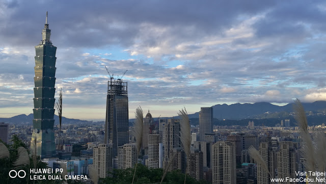 Waiting for Sunset shot of Taipei 101