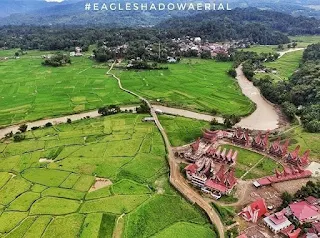 mengunjungi museum ne gandeng di toraja