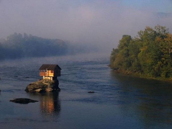 Amazing River House in Serbia