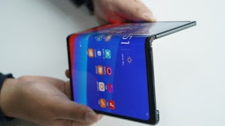 Huawei rimanda a settembre il lancio dello smartphone pieghevole Mate X