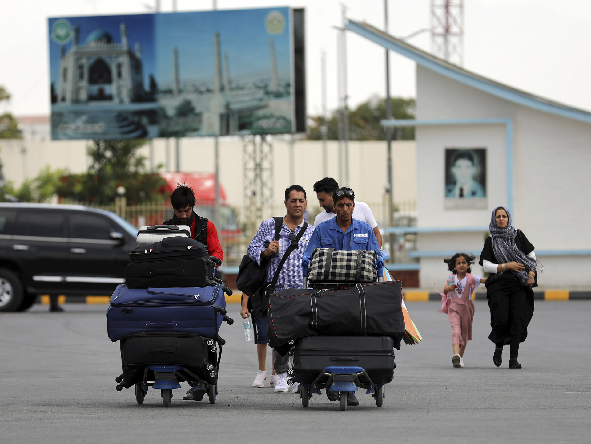 Hay cuatro argentinos en Kabul y Cancillería monitorea que puedan abandonar Afganistán
