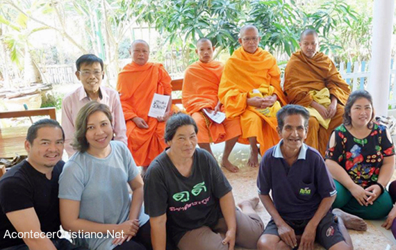 Misioneros evangelizan en Tailandia