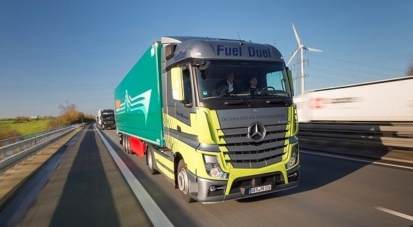 truk box tronton Mercedes Fuel Duel