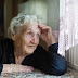 Egy idős néni sírva mondja: "Esküszöm a mindenhatóra, hogy semmin nincsen.."- videó 