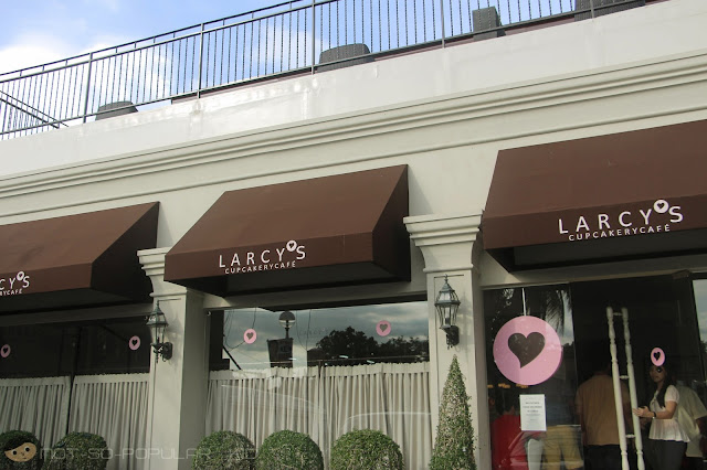 Facade of the Larcy's Cupcakery Cafe