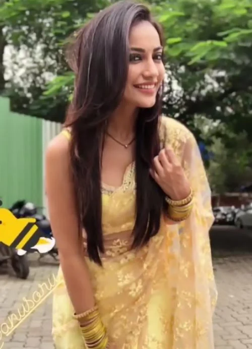 Surbhi Jyoti saree hot photos