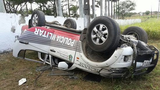 Entre Maranguape e a CE-065, viatura da Polícia Militar capota