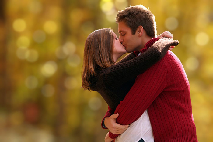 people kissing cartoons. cartoon couple kissing