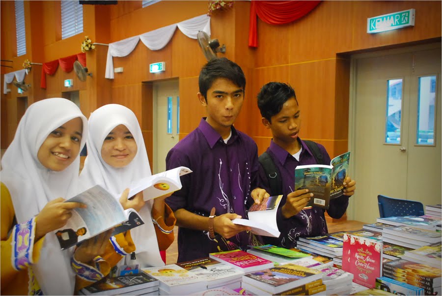 MRSM MUSHA: Lawatan ke Pameran Buku & Perpustakaan ...