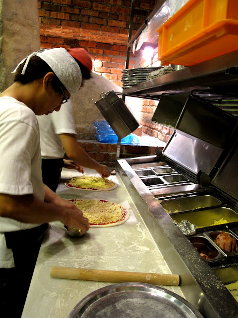  The signboard of the shop might mislead you to assume as a Michelangelo's Pizza @ Ipoh