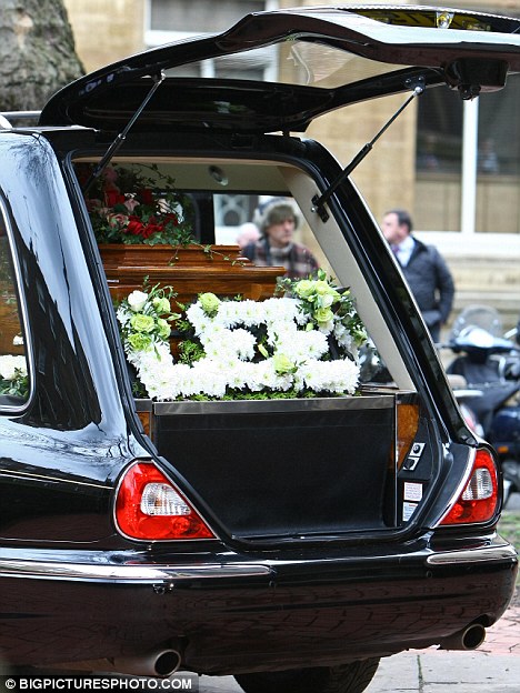 alexander mcqueen laid to rest