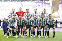 SELECCIÓN DE ARGENTINA. Temporada 2022-23. Leandro Paredes, Emiliano Martínez, Cristian Romero, Nicolás Otamendi, Nahuel Molina. Leo Messi, Ángel Di María, Rodrigo De Paul, Papu Gómez, Lautaro Martínez, Nicolás Tagliafico. SELECCIÓN DE ARGENTINA 1 SELECCIÓN DE ARABIA SAUDÍ 2 Martes 22/11/2022, 11:00 horas. XXII Copa Mundial de fútbol de la FIFA Catar 2022, fase de grupos, Grupo C, jornada 1. Lusail, Municipalidad de Al Daayen, Catar, Lusail Stadium: 88.012 espectadores. GOLES: ⚽1-0: 10’, Lionel Messi, de penalti. ⚽1-1: 48’, Saleh Al-Shehri. ⚽1-2: 53’, Salem Al-Dawsari.