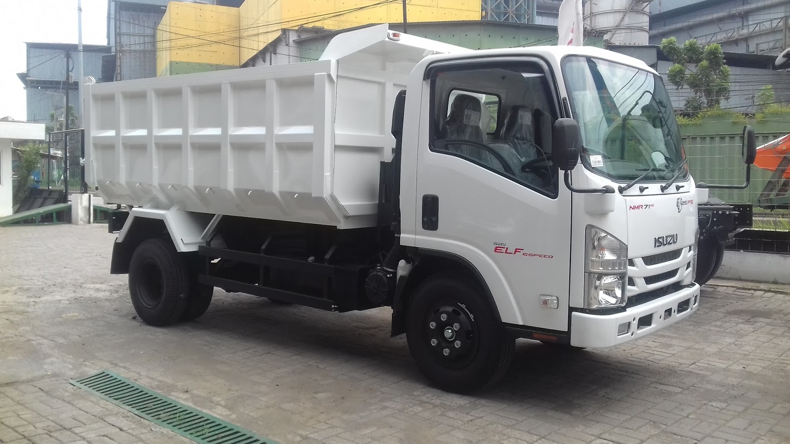 Foto Mobil Truk  Isuzu  Elf Modifikasi Mobil