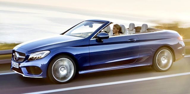 Mercedes-Benz C200 Cabrio 2017 en carretera azul