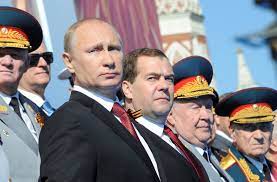 Aliados de Vladimir Putin advirtieron a Emmanuel Macron que si envía tropas a Ucrania tendrá el mismo final que Napoleón