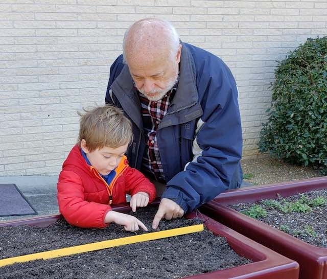 After Seeing His Brother Giving Up On Gardening, This Man Designed Tabletop Gardens For People In Wheelchairs