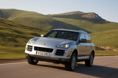 2011 Porsche Cayenne S Hybrid Front View