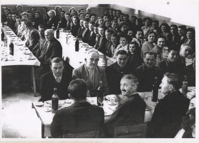 Tron et Berthet à Pont-Saint-Pierre - La selle Idéale. Photos vraisemblablement prises à l'occasion de l'inauguration de la cantine dans les années 50