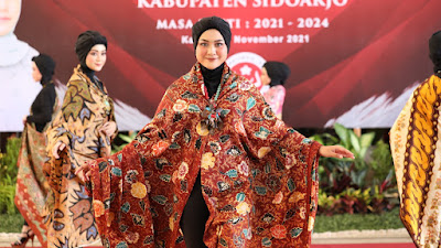  Dekranasda Sidoarjo Gelar Fashion Show Promosikan Produk UMKM